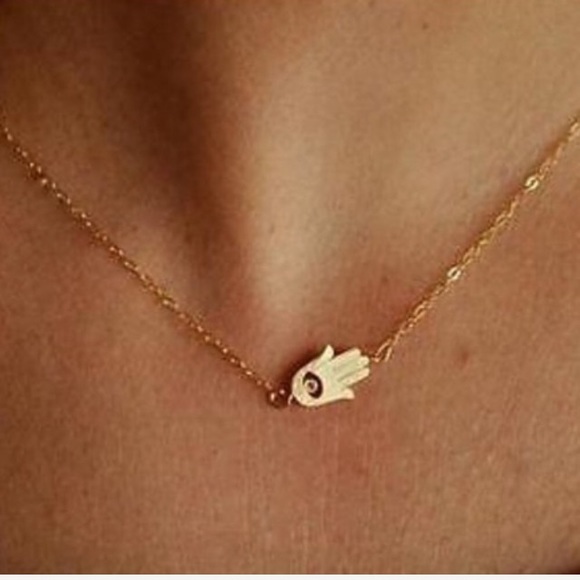 Jewelry - ✨One Left ✨Gold Hamsa Charm Necklace
